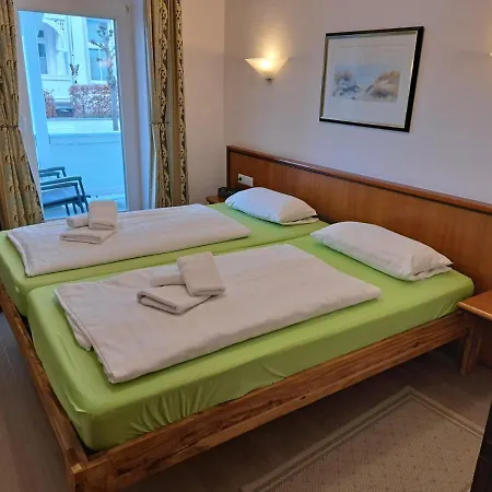 Gudrun By Unsere Urlaubszeit * بينز